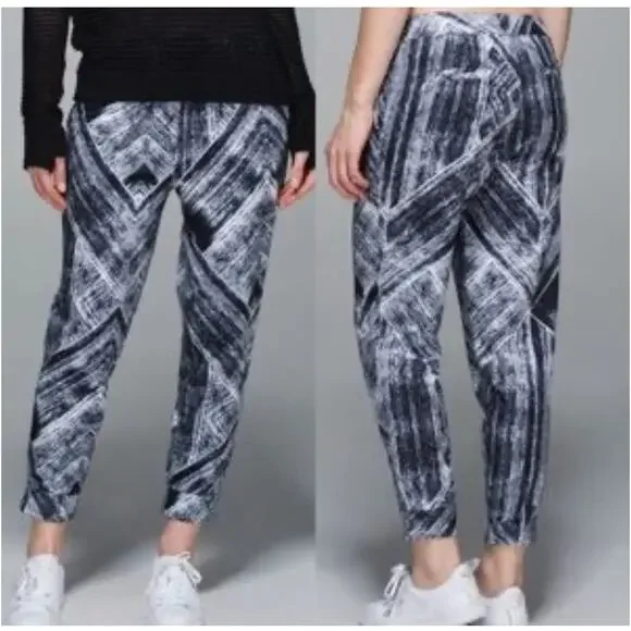 Lululemon Jet Crop *Full-On LuonHeat Wave White BlackSz 4 NWOT - Picture 10 of 10